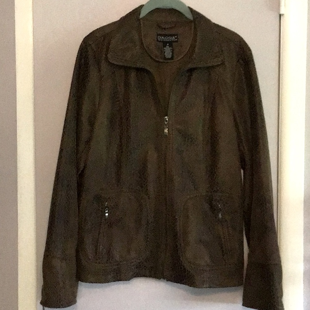 DIALOGUE LADIES FAUX SNAKE LEATHER JACKET. BROWN ZIPPER CLOSURE, ZIP POCKETS
